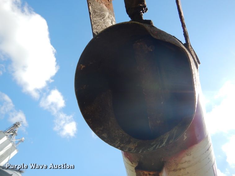 image for item DH5999 Willmar Load Runner 16 fertilizer tender bed