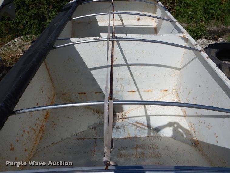 image for item DH5999 Willmar Load Runner 16 fertilizer tender bed