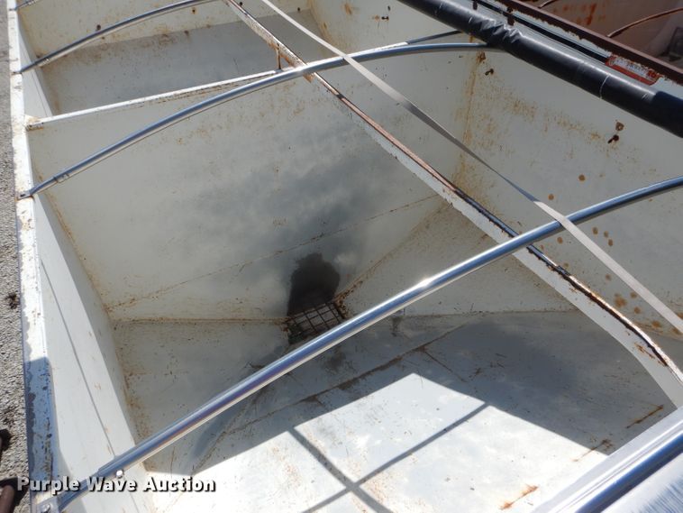 image for item DH5999 Willmar Load Runner 16 fertilizer tender bed