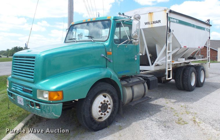 image for item DI0557 1997 International 8200 tender truck