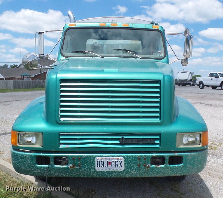 image for item DI0557 1997 International 8200 tender truck