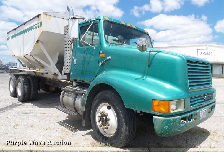 image for item DI0557 1997 International 8200 tender truck