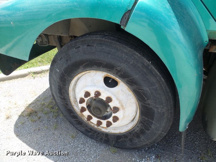 image for item DI0557 1997 International 8200 tender truck