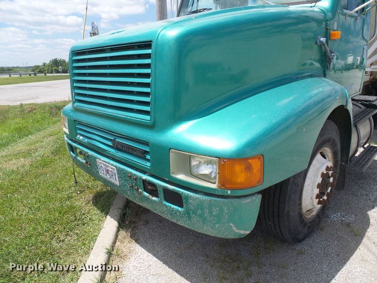 image for item DI0557 1997 International 8200 tender truck