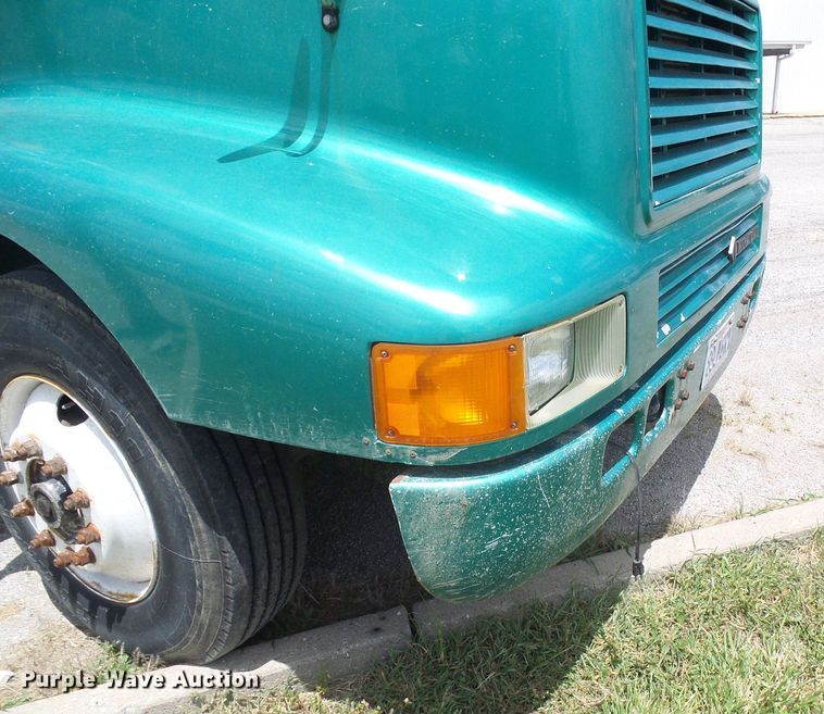 image for item DI0557 1997 International 8200 tender truck