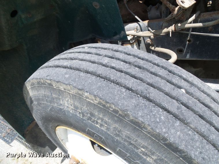 image for item DI0557 1997 International 8200 tender truck