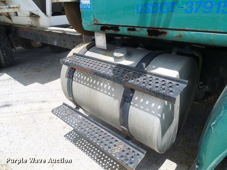 image for item DI0557 1997 International 8200 tender truck