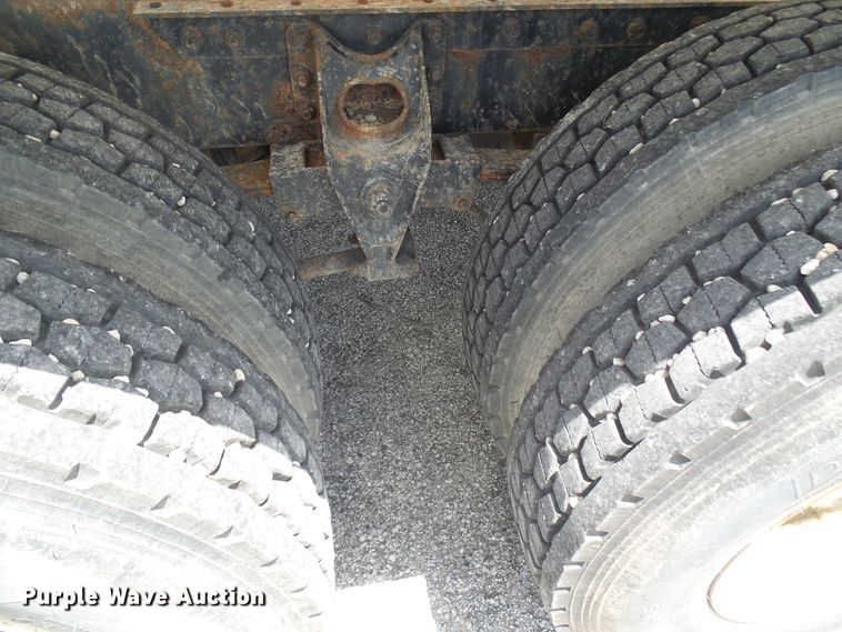 image for item DI0557 1997 International 8200 tender truck