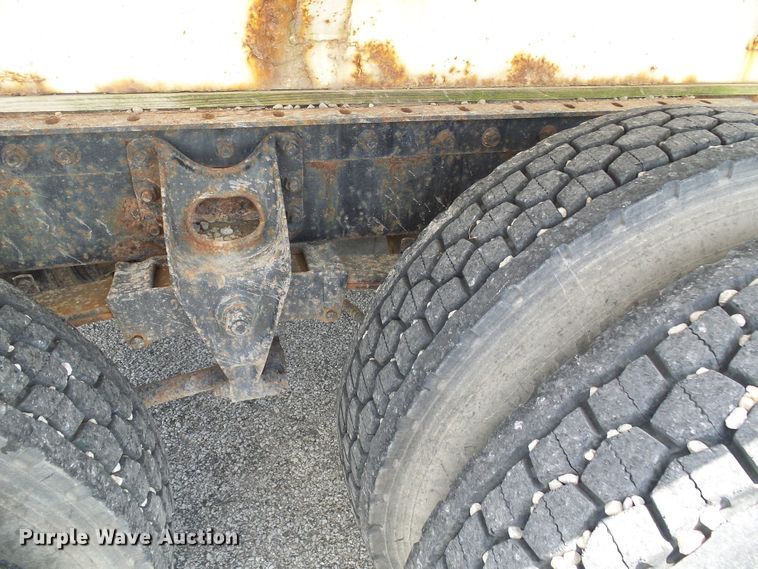 image for item DI0557 1997 International 8200 tender truck