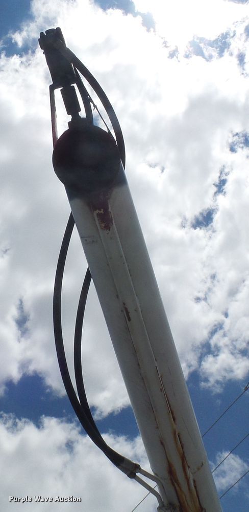 image for item DI0557 1997 International 8200 tender truck