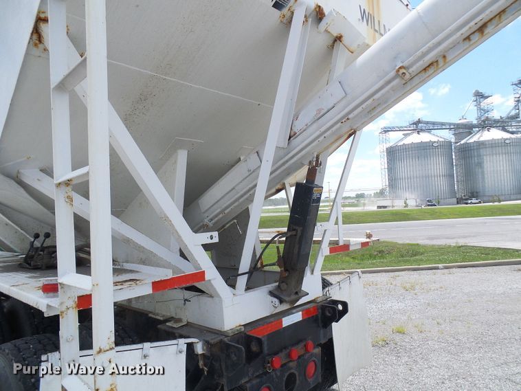 image for item DI0557 1997 International 8200 tender truck