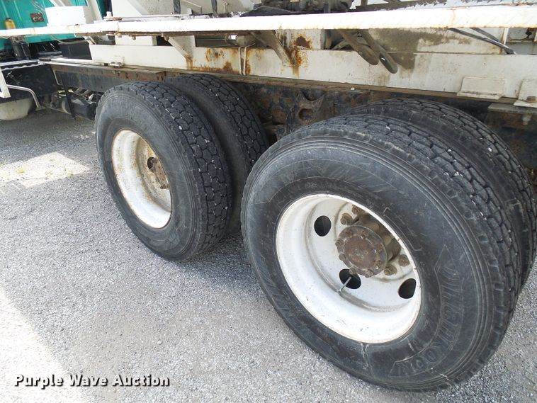 image for item DI0557 1997 International 8200 tender truck