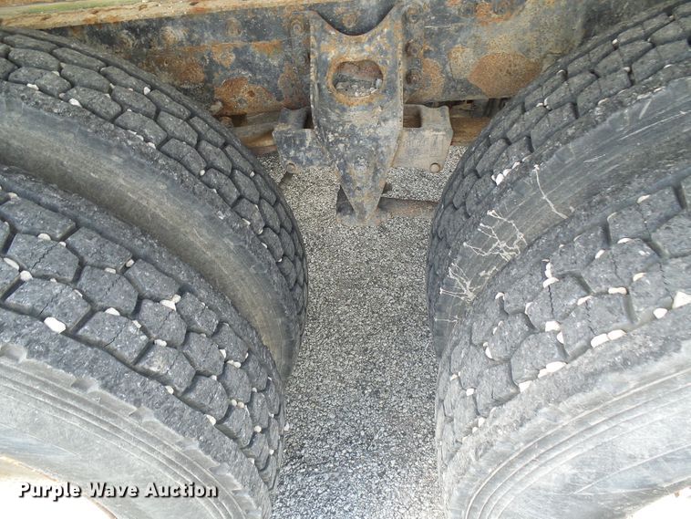 image for item DI0557 1997 International 8200 tender truck