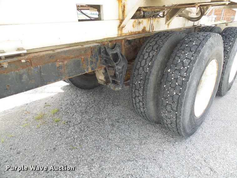 image for item DI0557 1997 International 8200 tender truck