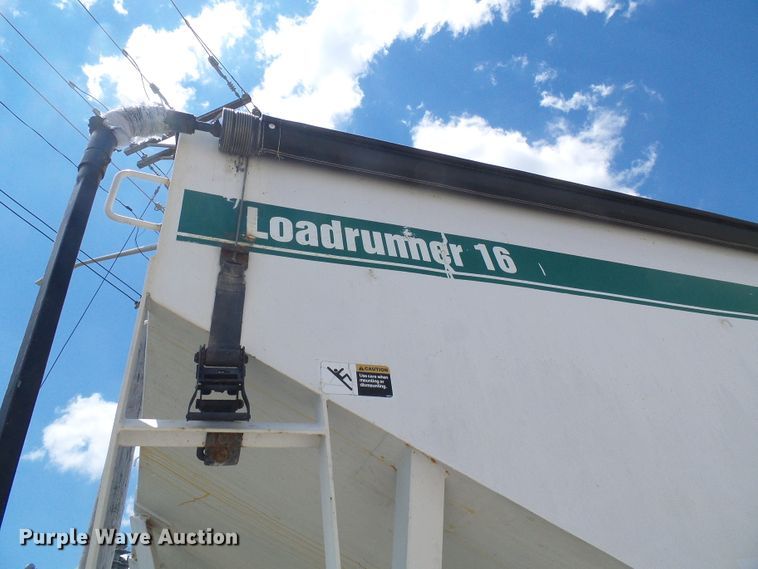 image for item DI0557 1997 International 8200 tender truck