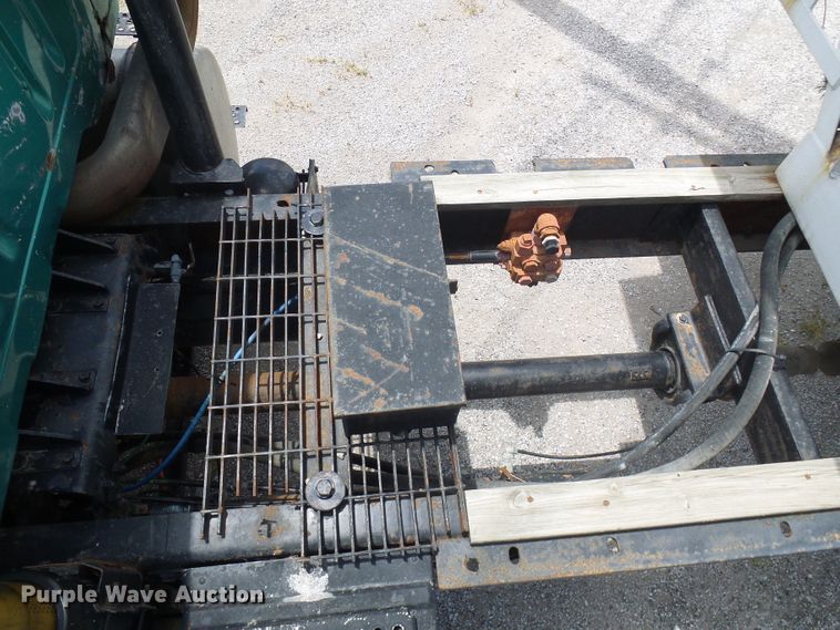 image for item DI0557 1997 International 8200 tender truck