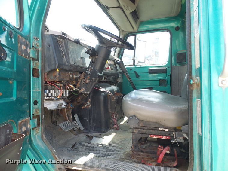 image for item DI0557 1997 International 8200 tender truck