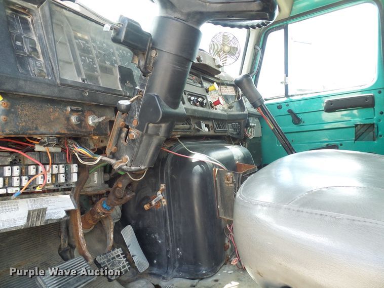 image for item DI0557 1997 International 8200 tender truck