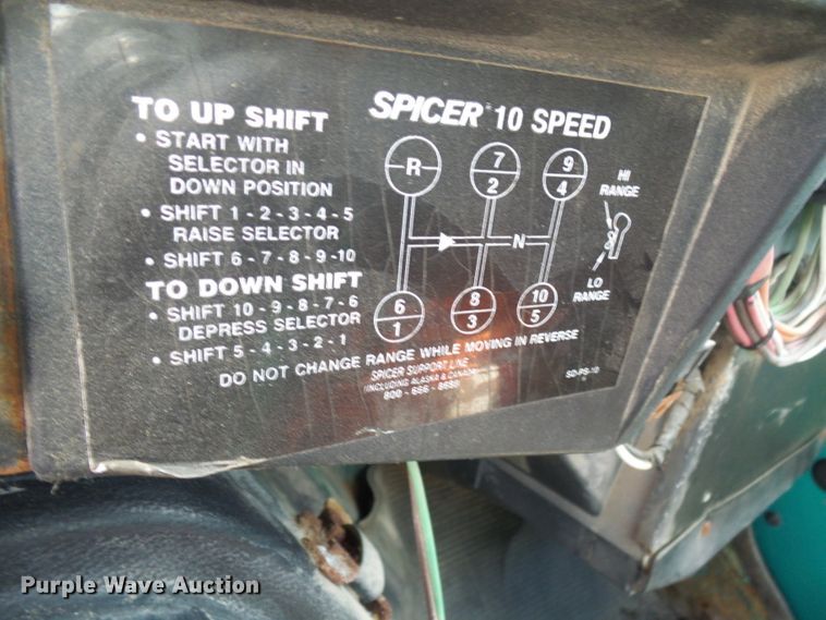 image for item DI0557 1997 International 8200 tender truck