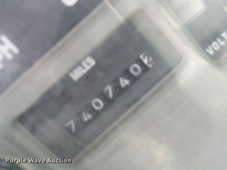 image for item DI0557 1997 International 8200 tender truck