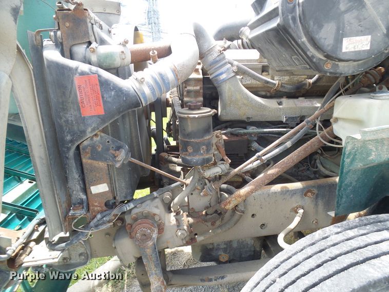 image for item DI0557 1997 International 8200 tender truck