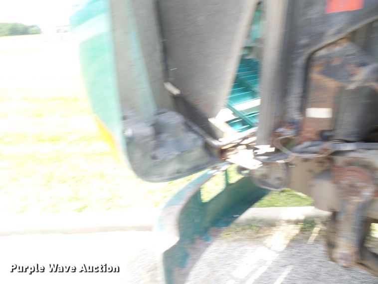 image for item DI0557 1997 International 8200 tender truck