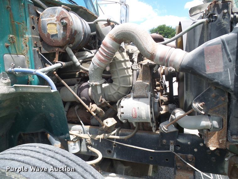 image for item DI0557 1997 International 8200 tender truck