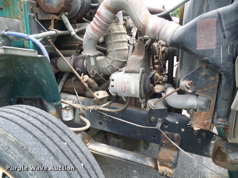 image for item DI0557 1997 International 8200 tender truck