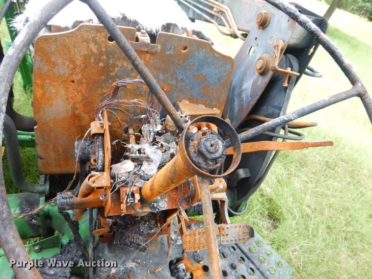 image for item ED9467 2011 John Deere 5065E tractor