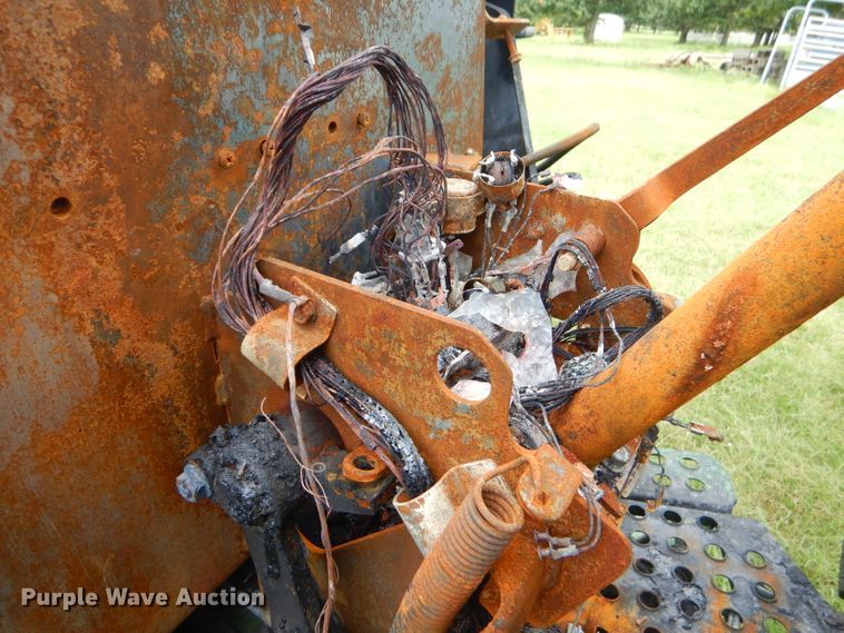 image for item ED9467 2011 John Deere 5065E tractor