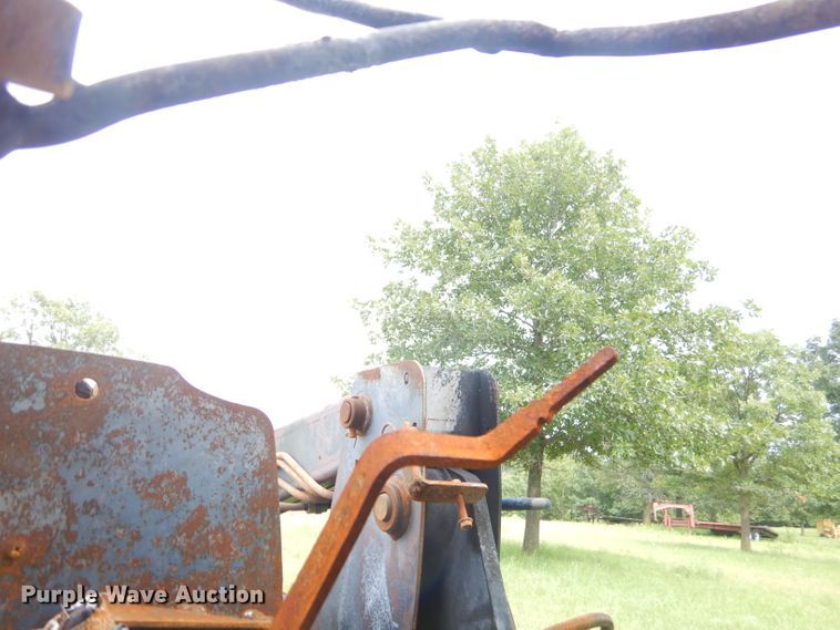 image for item ED9467 2011 John Deere 5065E tractor