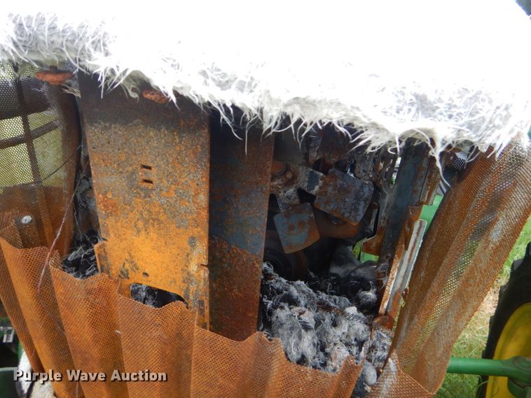 image for item ED9467 2011 John Deere 5065E tractor