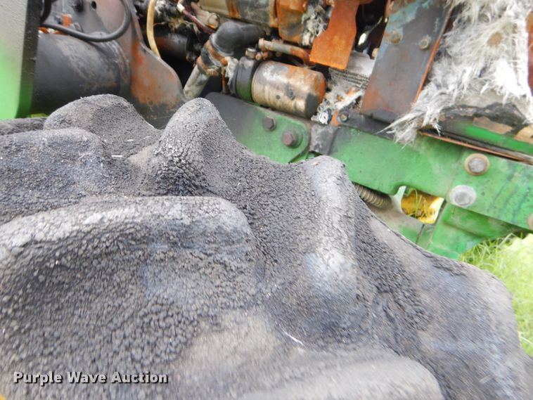 image for item ED9467 2011 John Deere 5065E tractor