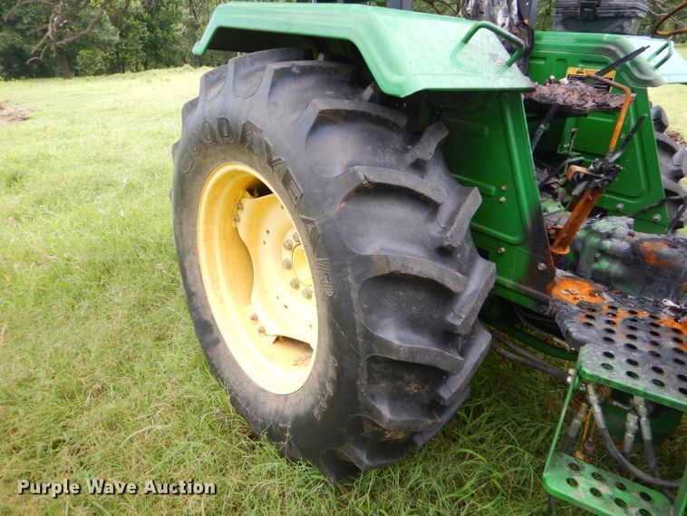 image for item ED9467 2011 John Deere 5065E tractor