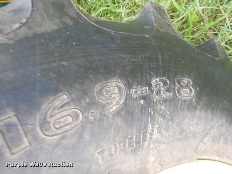 image for item ED9467 2011 John Deere 5065E tractor