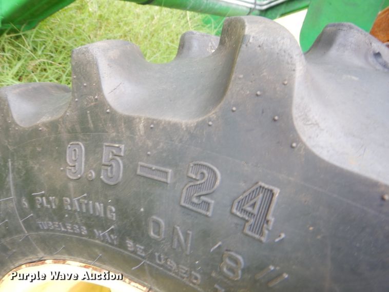 image for item ED9467 2011 John Deere 5065E tractor