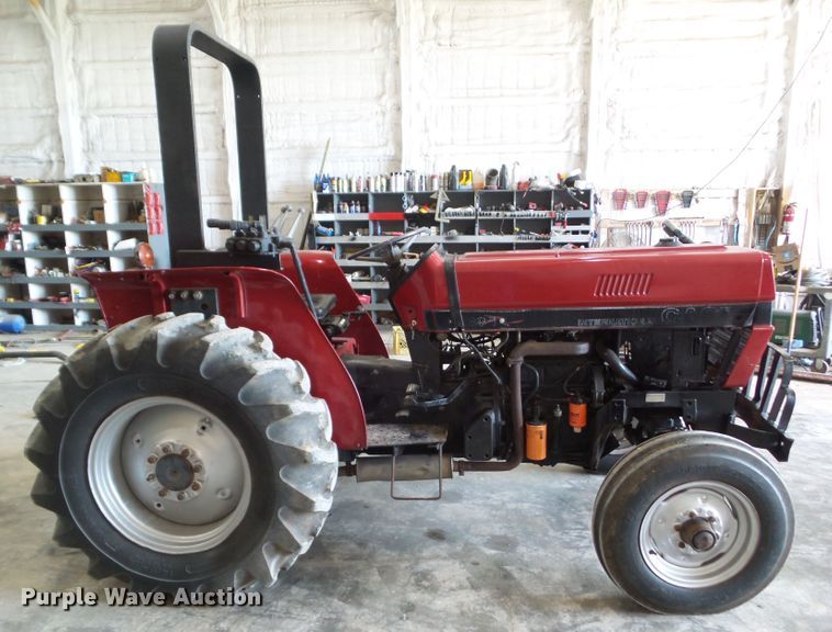 image for item EM9781 1989 Case IH 385 tractor