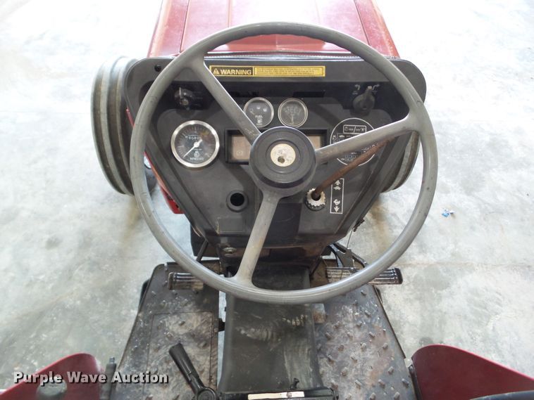 image for item EM9781 1989 Case IH 385 tractor