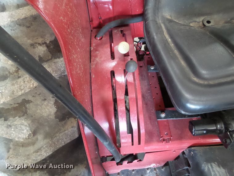 image for item EM9781 1989 Case IH 385 tractor