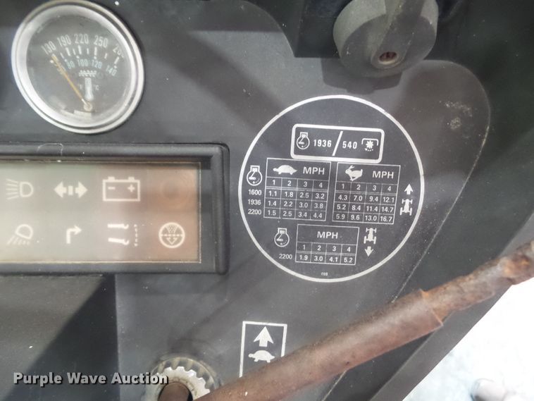 image for item EM9781 1989 Case IH 385 tractor