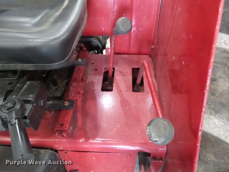 image for item EM9781 1989 Case IH 385 tractor