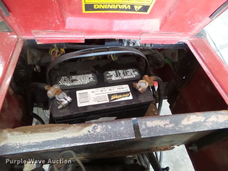 image for item EM9781 1989 Case IH 385 tractor