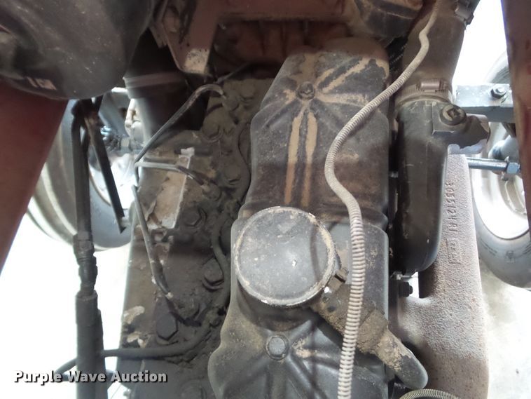 image for item EM9781 1989 Case IH 385 tractor