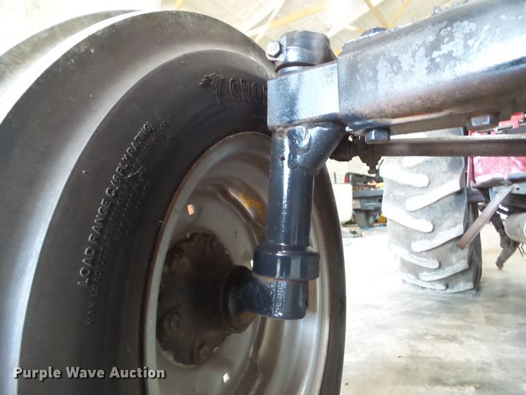 image for item EM9781 1989 Case IH 385 tractor