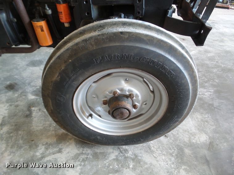 image for item EM9781 1989 Case IH 385 tractor