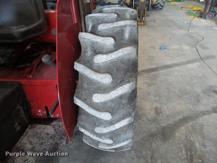 image for item EM9781 1989 Case IH 385 tractor