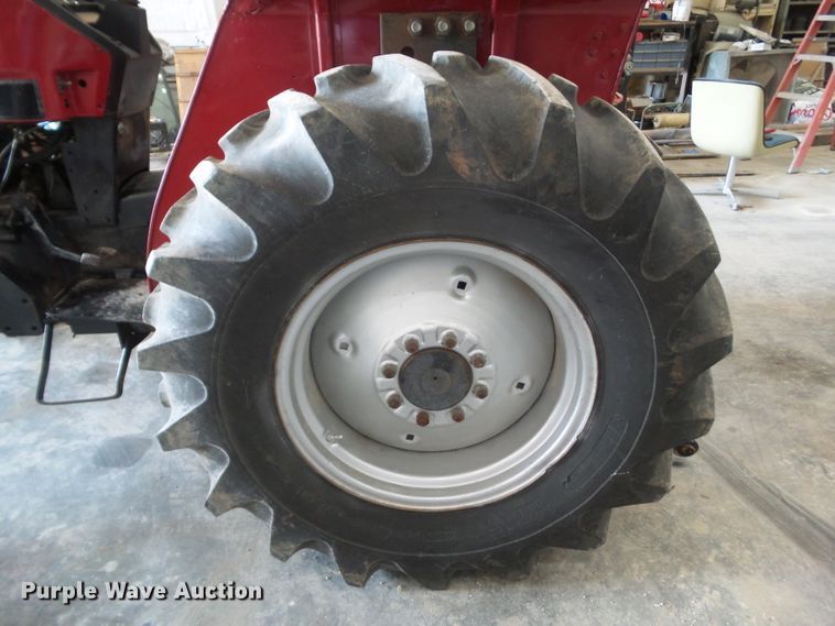 image for item EM9781 1989 Case IH 385 tractor