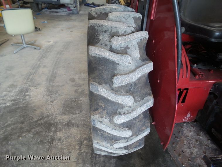 image for item EM9781 1989 Case IH 385 tractor