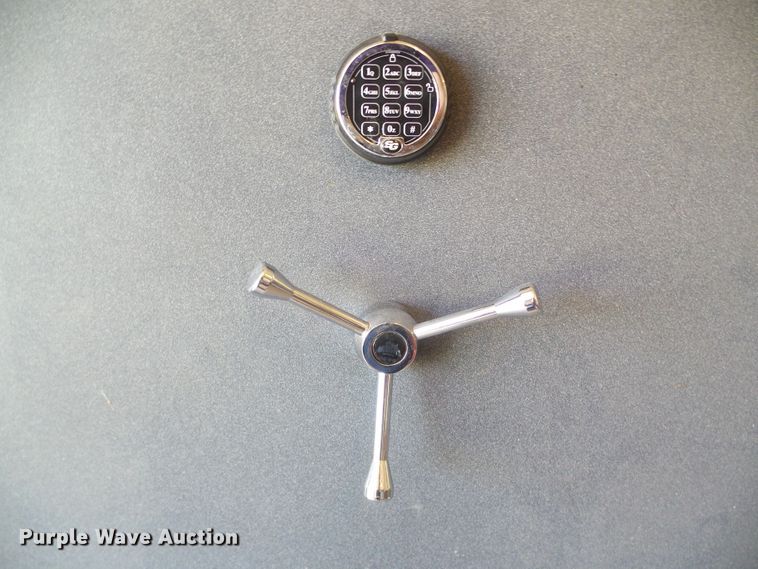 image for item EQ9108 John Deere gun safe