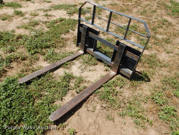 image for item EQ9109 Skid steer pallet forks